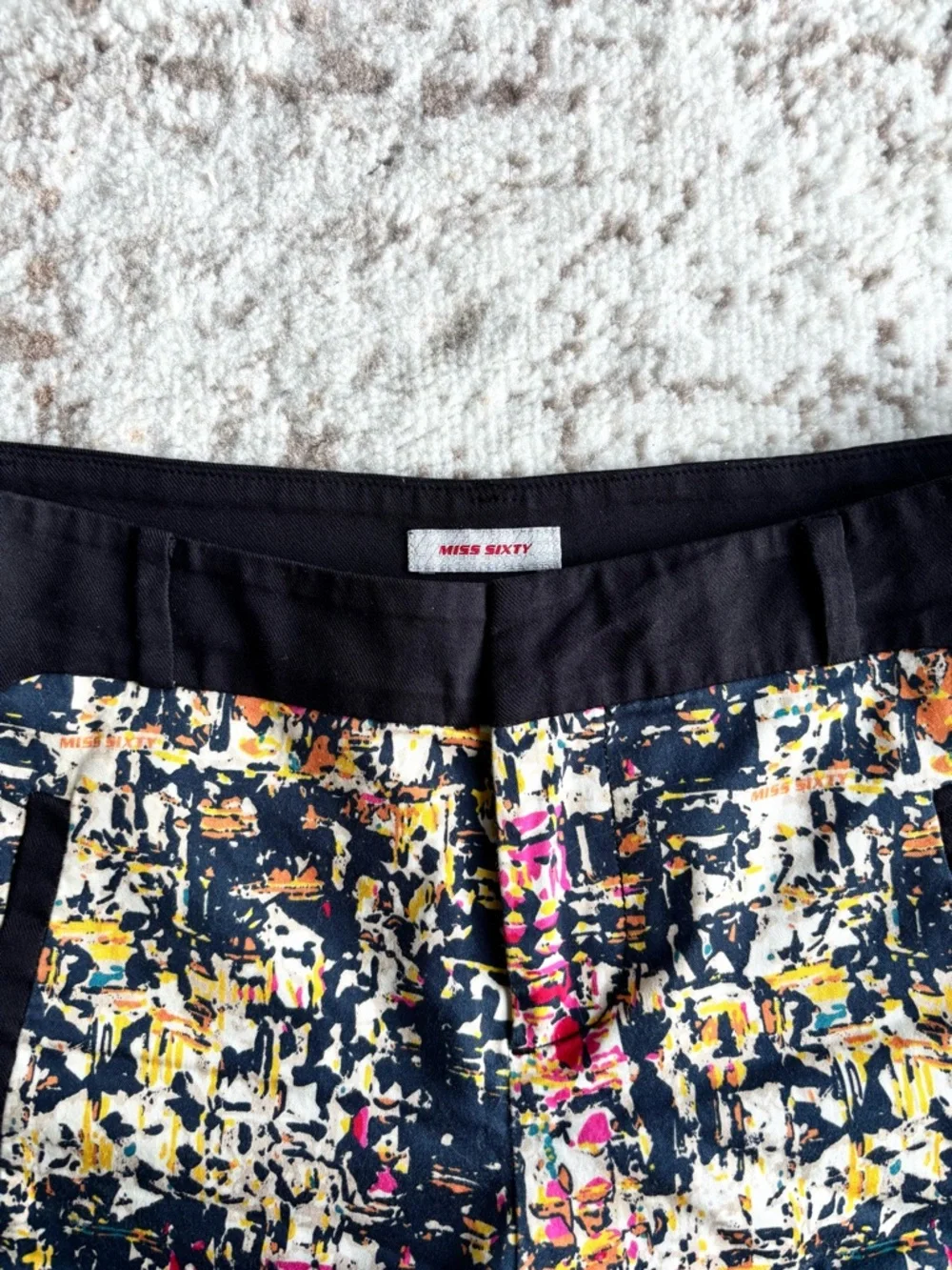 Miss Sixty Y2K/2010s Low-rise Multicolor Abstract Print Short Shorts (XS) - Picture 2 of 7